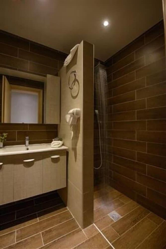 Bathroom 2, Lenikos Resort, Crete