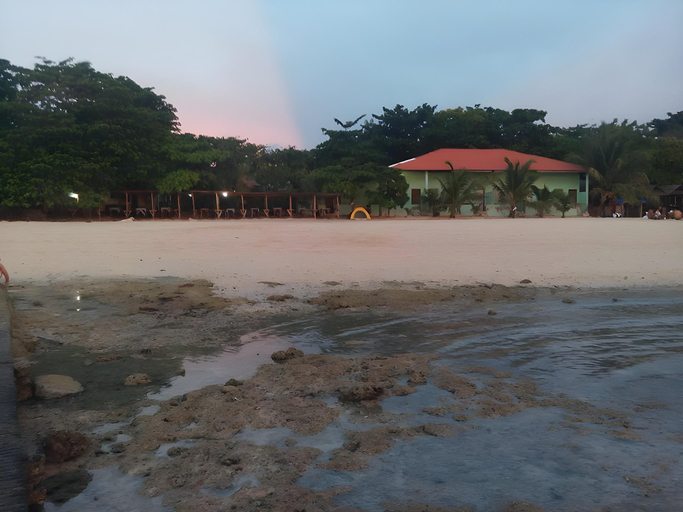 Others 4, Magic's Place Beach Resort, Moalboal