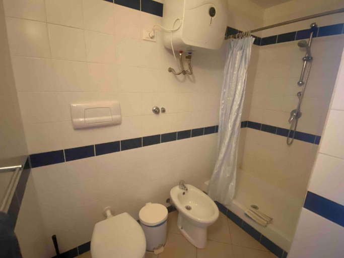 Bathroom 4, Leme Bedje Two bedroom - By Bobbywashere