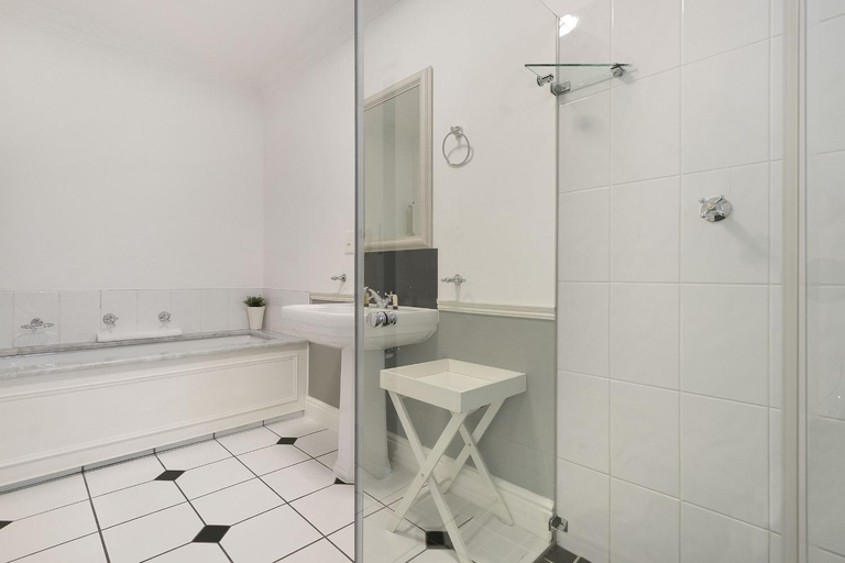 Bathroom 4, Winelands Golf Lodges 22, Cape Winelands