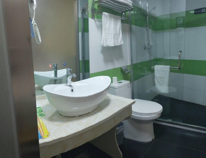 Bathroom 2, 7 Days Inn Hanzhong Yang County Heping Road, Hanzhong