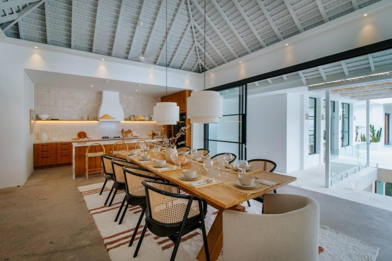 Food & Drinks 4, New Mediterranean 5 Bed, Chef, Daily B'Fast, Badung