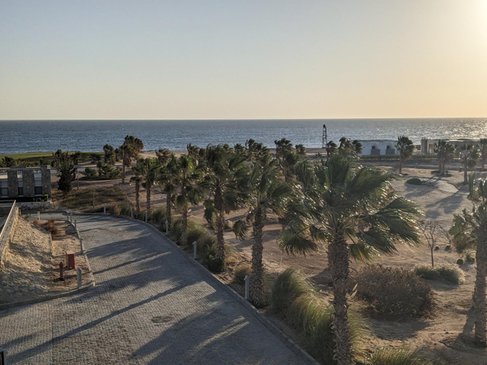 3, Sea & Golf Views 2BR Villa with Free Beach & Pool Access, Safaja