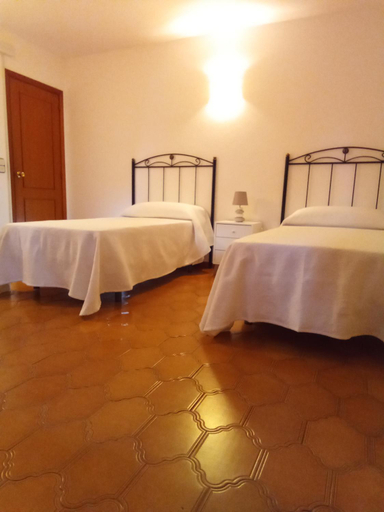 Bedroom 3, Pension La Plaza, A Coruña