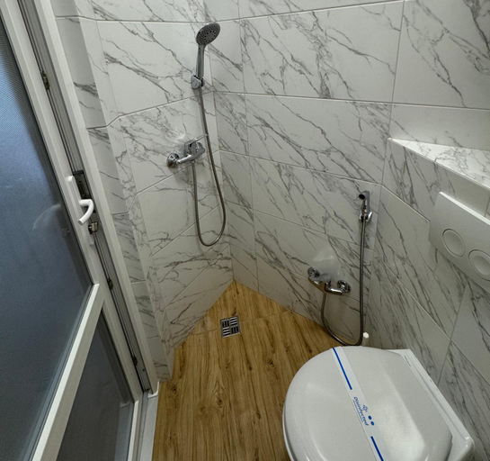 Bathroom 5, Pierre Apartments, Odes'ka