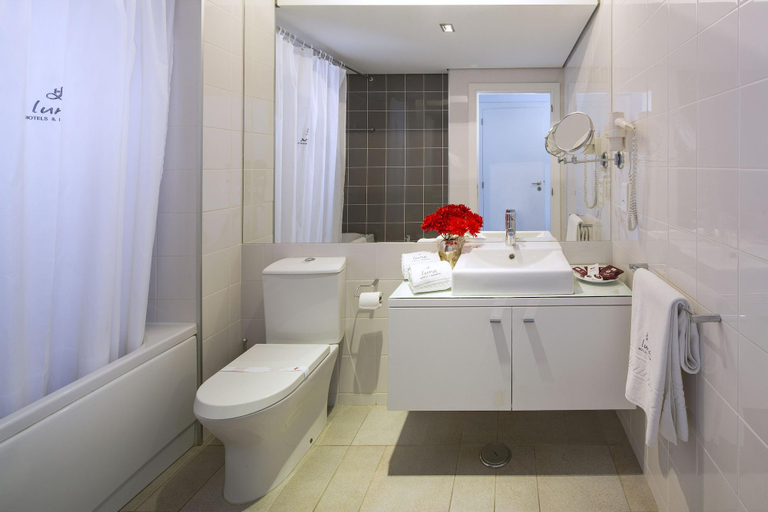 Bathroom 5, Pelican Alvor, Portimão