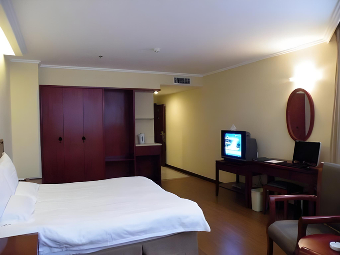 Bedroom 2, GreenTree Inn Jining Wenshang Baoxiang Temple Express Hotel, Jining