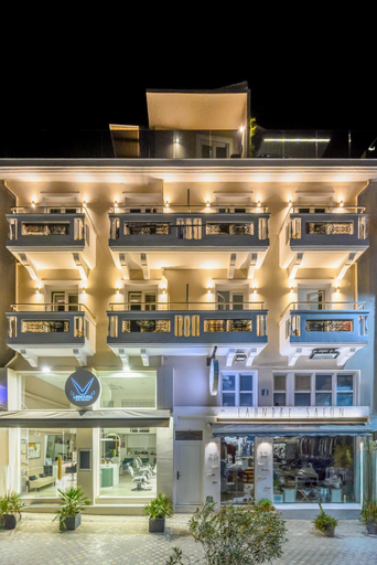 Exterior & Views