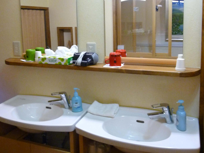 Bathroom 2, Pension Kaoru, Kiso