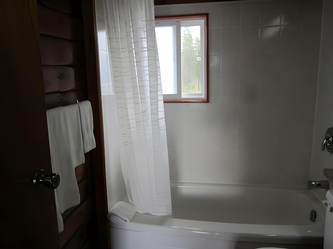 Bathroom 2, Rocky Inn, Fraser-Fort George