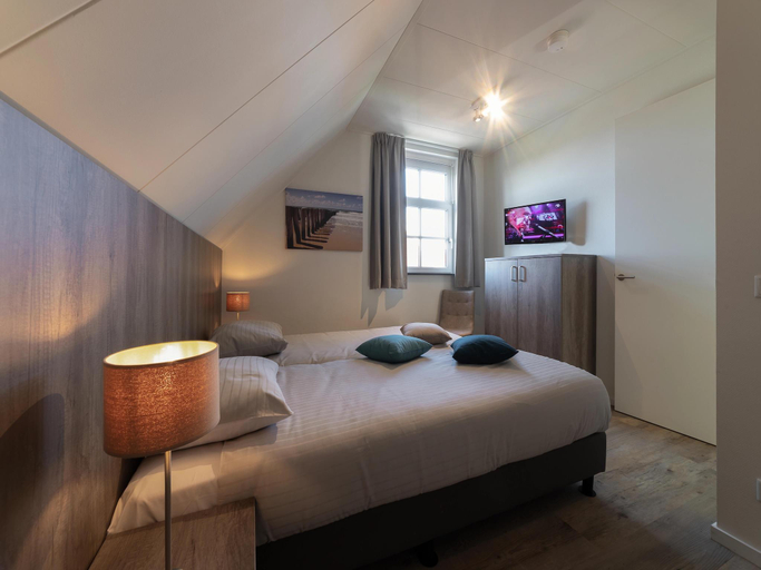 Bedroom 2, Holiday Home in Colijnsplaat near Oosterschelde, Noord-Beveland