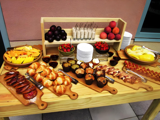 Food & Drinks
