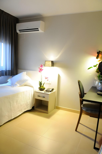 Bedroom 3, New Hotel Colon, Barcelona