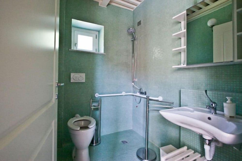 Bathroom 4, Residence Casali Romei, La Spezia