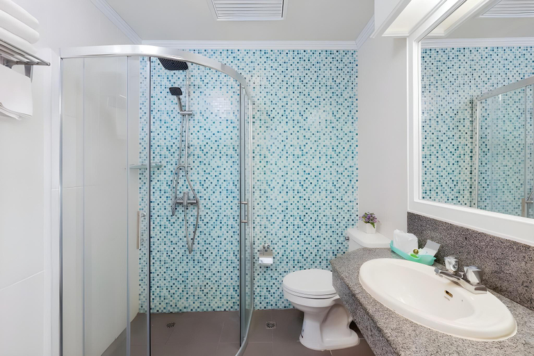 Bathroom 5, Krabi Royal Hotel, Mueang Krabi