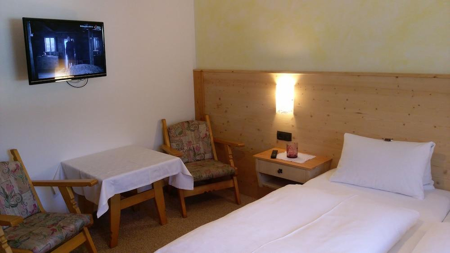 Bedroom 2, Hotel Pension Bergfrieden, Innsbruck Land