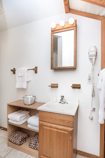 Bathroom 3, StoneWind Retreat, Crawford
