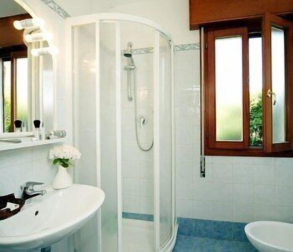 Bathroom 3, Villa Albertina, Venezia