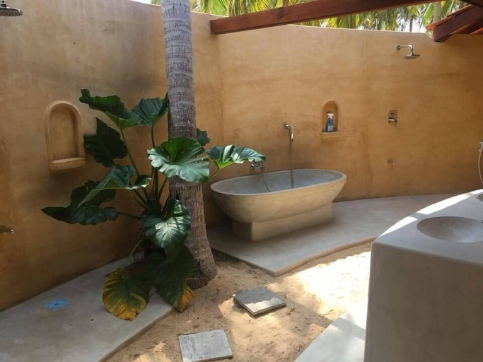 Bathroom 3, Kitelantis Hotel and Resort, Kalpitiya