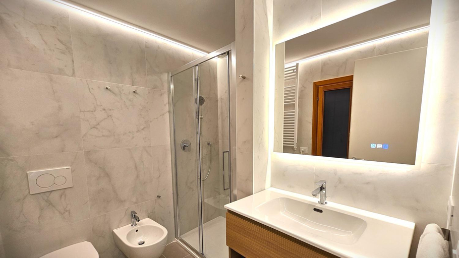 Bathroom 4, Hotel Guerrini, Venezia