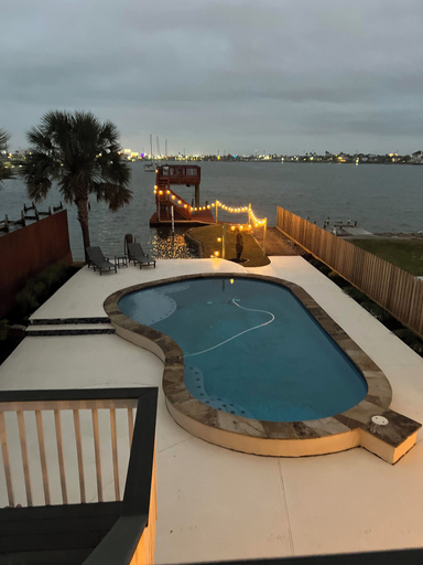 Sport & Beauty 4, Pool Days and Dock Nights by Ryson Vacation Rentals, Galveston