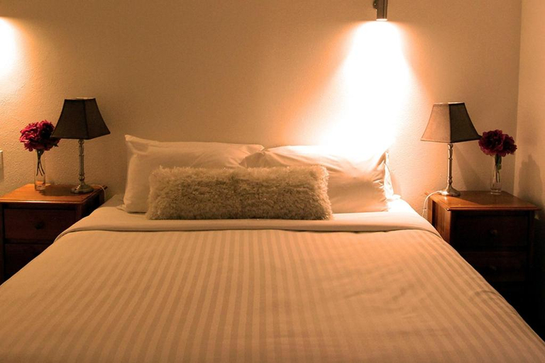 Bedroom 2, Bernti's Mountain Inn, Snowy River