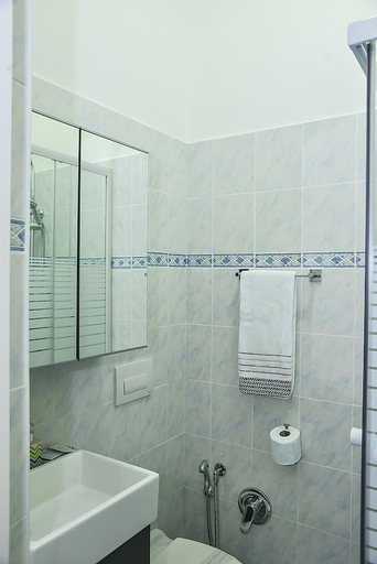 Bathroom 5, Kambal B&B, Rome