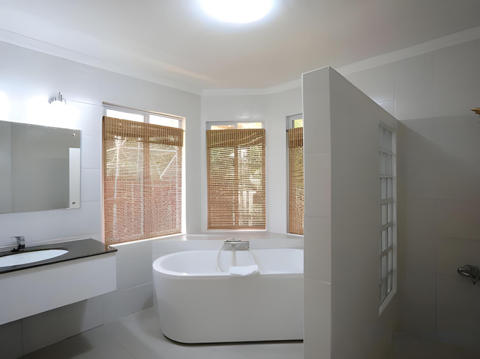 Bathroom 4, Palms Cove Resort, Panglao