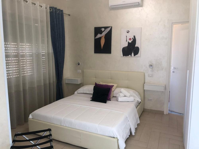 Bedroom 2, Isabel, Rome