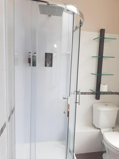 Bathroom 3, Aberdeen House Hotel, Aberdeen