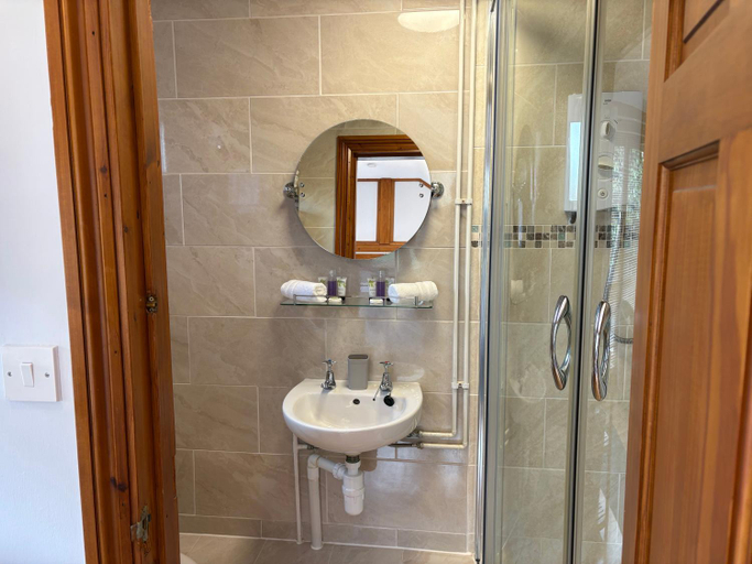 Bathroom, Whortleberry Studio B & B, Somerset