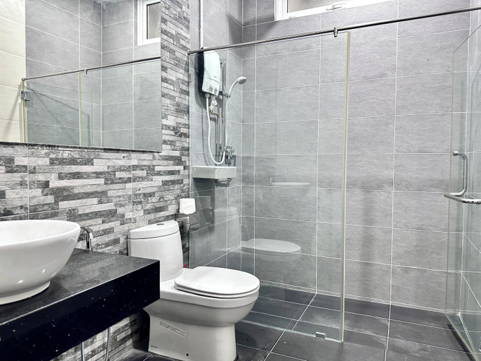 Bathroom 4, (New)  Queen’s Villa for 28Pax @Central of Penang , Penang Island
