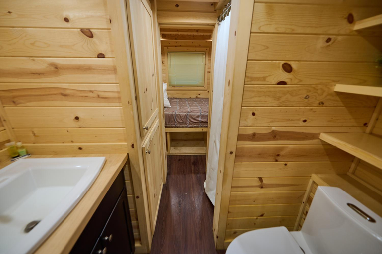 Bathroom 3, Mount Hood Village, Clackamas