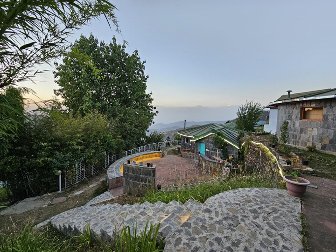 Exterior & Views