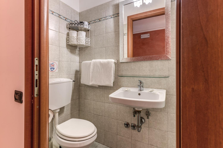 Bathroom 4, Hotel Millerose, Rome