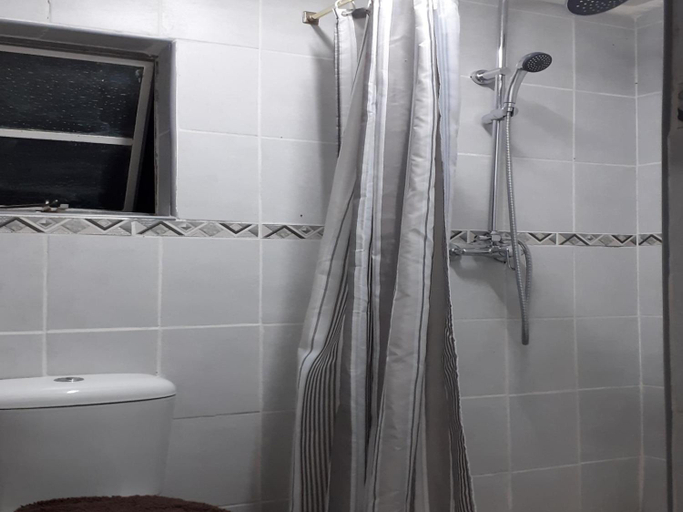 Bathroom 3, AANDRUS BNB, Thabo Mofutsanyane
