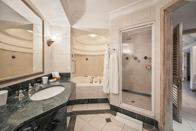 Bathroom 5, La Pirogue Mauritius, Black River
