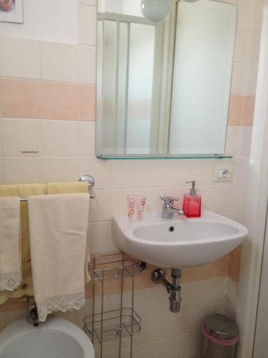 Bathroom 5, Sa Chessa, Sassari