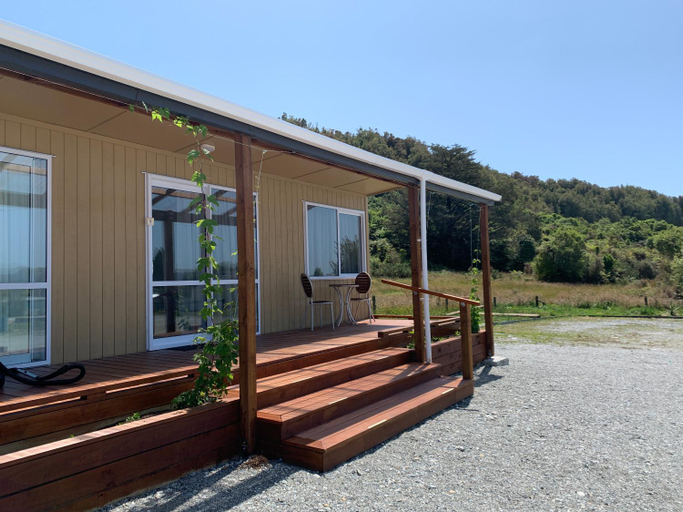 Exterior & Views 1, Woodstock Cottage, Westland