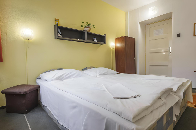 Bedroom 3, Dominik Panzio, Budapesti