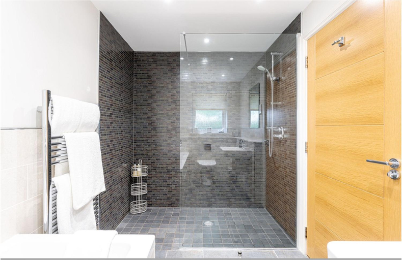 Bathroom 3, Sandown House, Highland