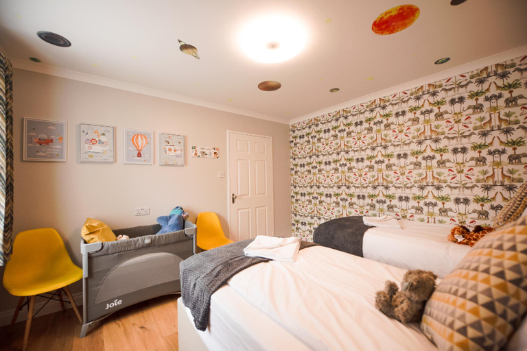 Others 5, Palm Cottage, Wokingham