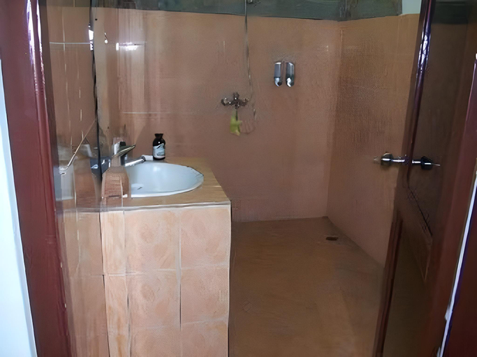 Bathroom, Meriki, Badung