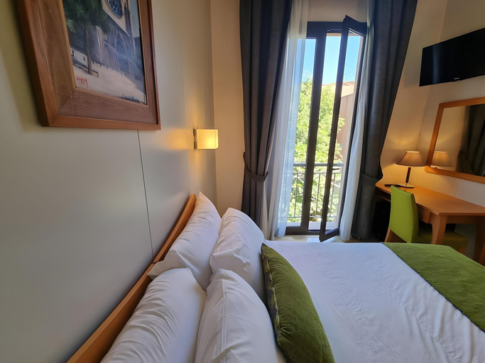 Bedroom 3, Flor Parks, Barcelona