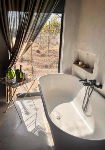 Bathroom 5, Simba Safaris African Pride Exotic Lodge, Waterberg
