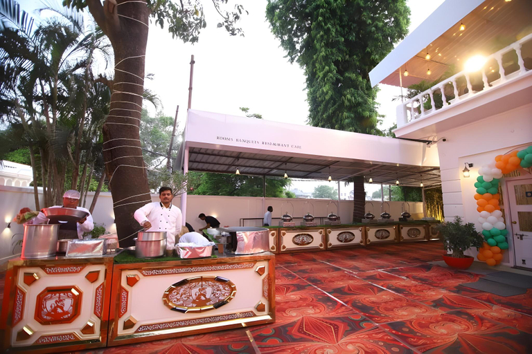 Others 3, The Sarovar Palace, Kaushambi