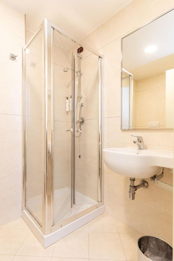 Bathroom 5, Hotel Europa Cosenza, Cosenza