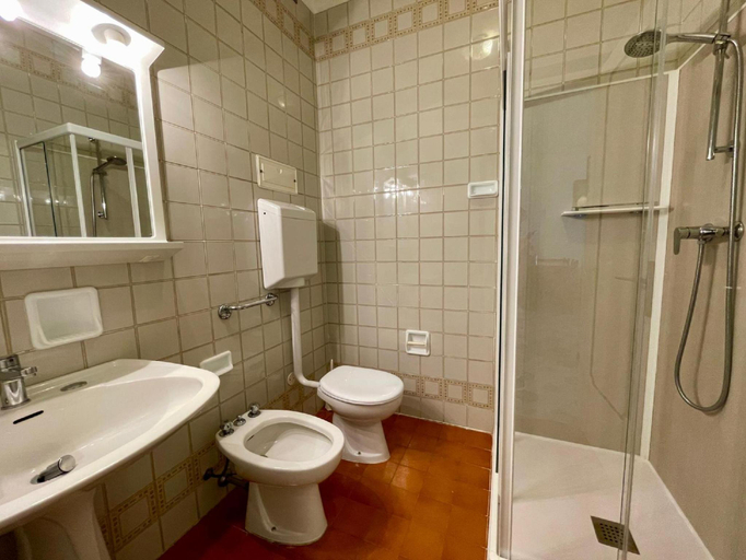 Bathroom, Apartment for 4 people with terrace A C, Venezia