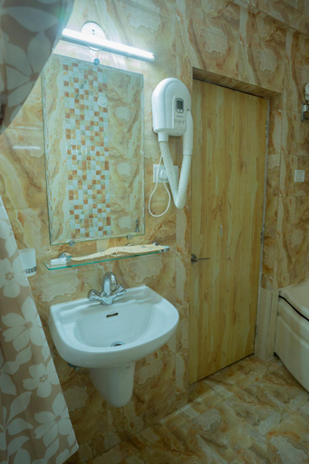 Bathroom 4, Resort Palmeiras Dourado, South Goa