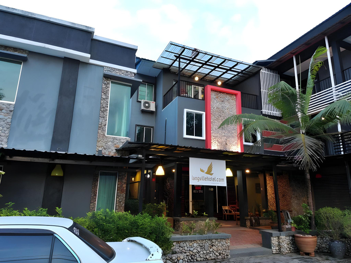 Exterior & Views